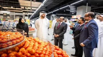 عبدالله بن طوق يزور «لولو هايبر ماركت» في الشارقة لمتابعة وفرة السلع